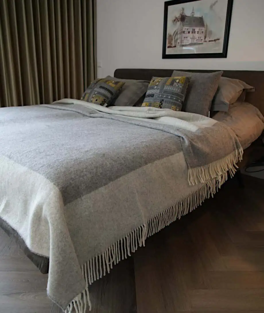 Darin so cosy large size Scandinavian pure new wool bedspread in grey