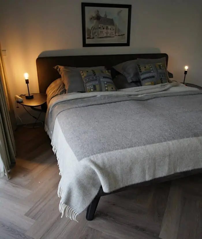so cosy Darin design pure Scandinavian wool large bedspread in grey colaus