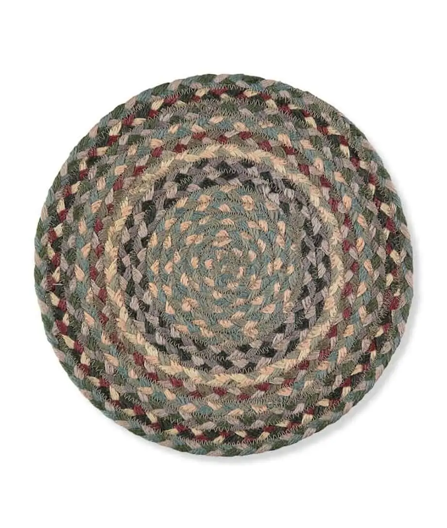 tundra six Placemats in a basket