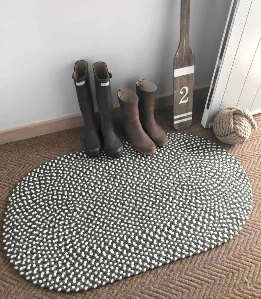 recycled plastic rug in grey colour