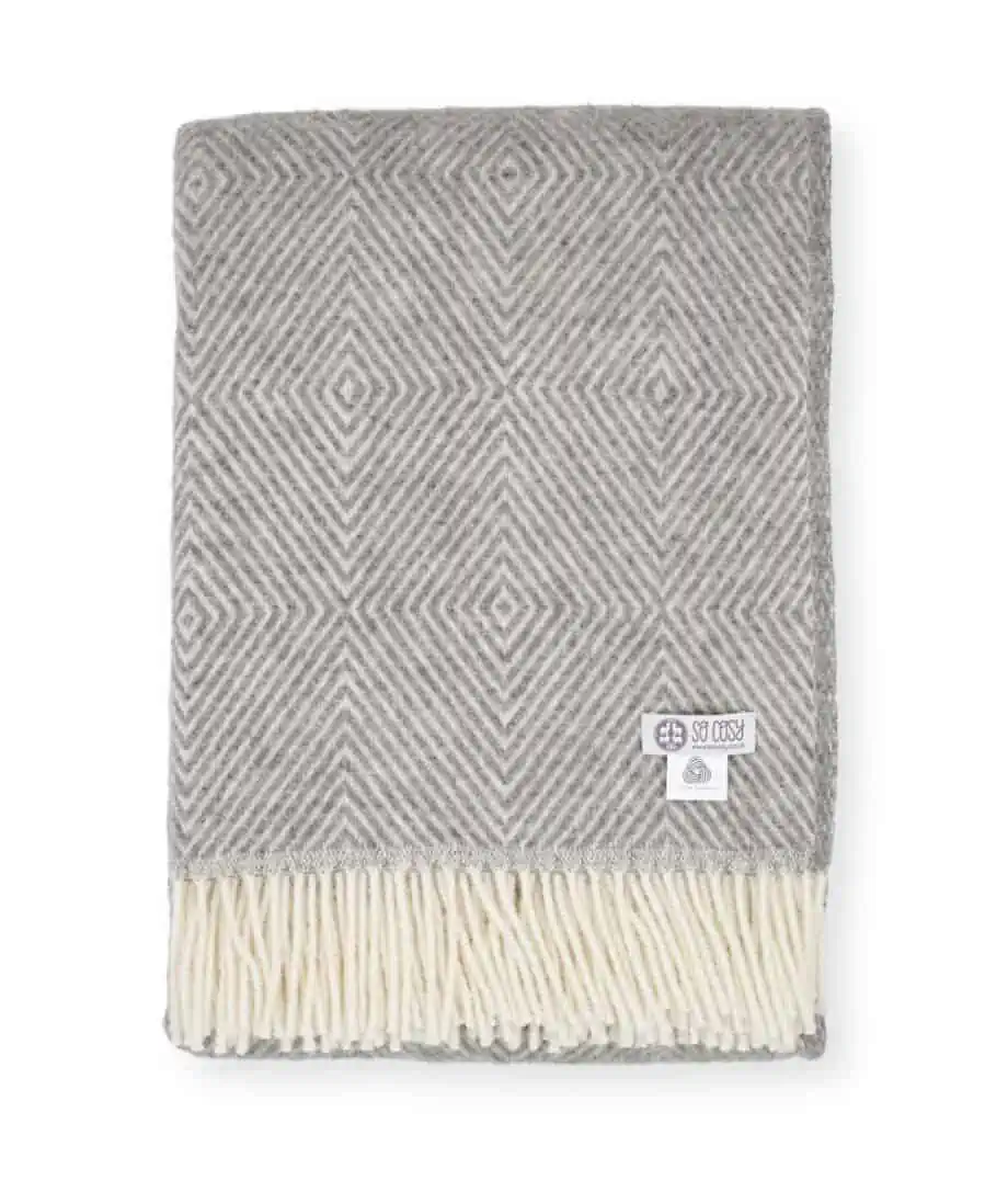 Dale diamond design pure Scandinavian grey colour wool so cosy blanket online