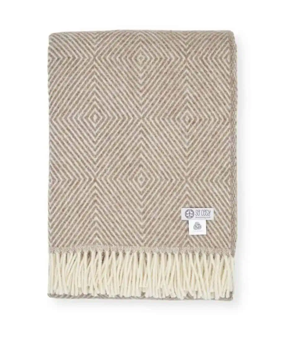 Dane brown colour diamonf pattern cosy wool throw blanket