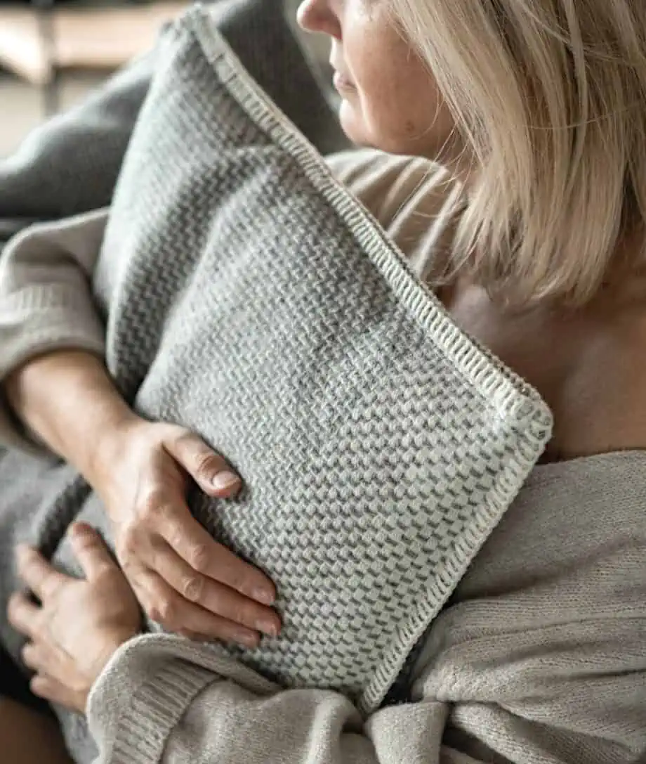 derbu zig-zag design grey wooll cushion