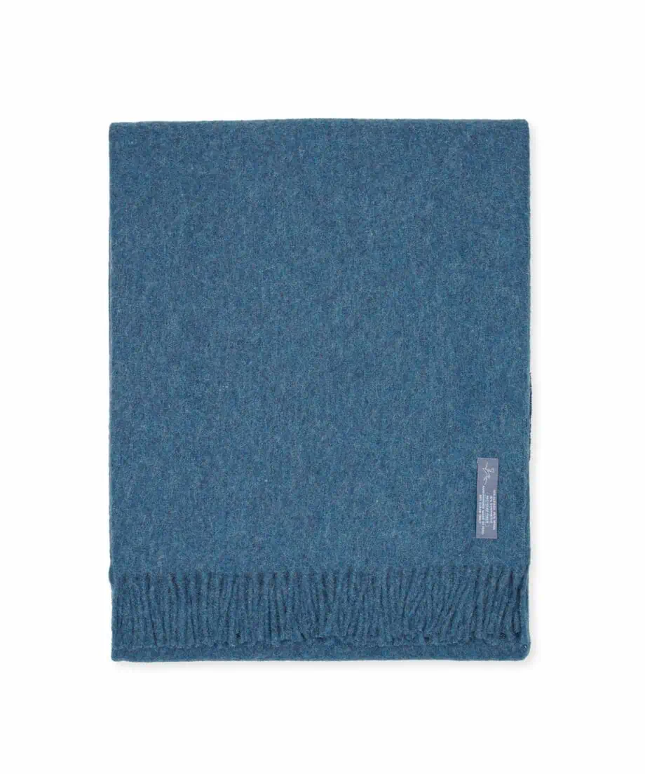 Pisco real teal recycled fibre cosy blanket